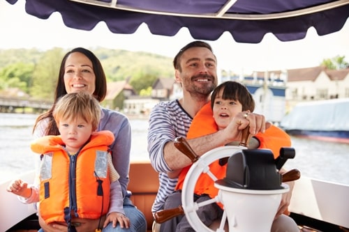 Family-Enjoying-Day-Out-In-Boat