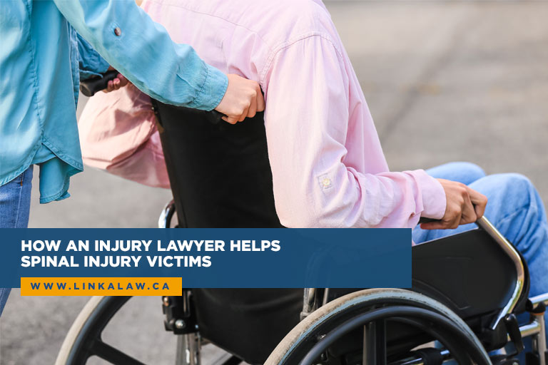 How an Injury Lawyer Helps Spinal Injury Victims
